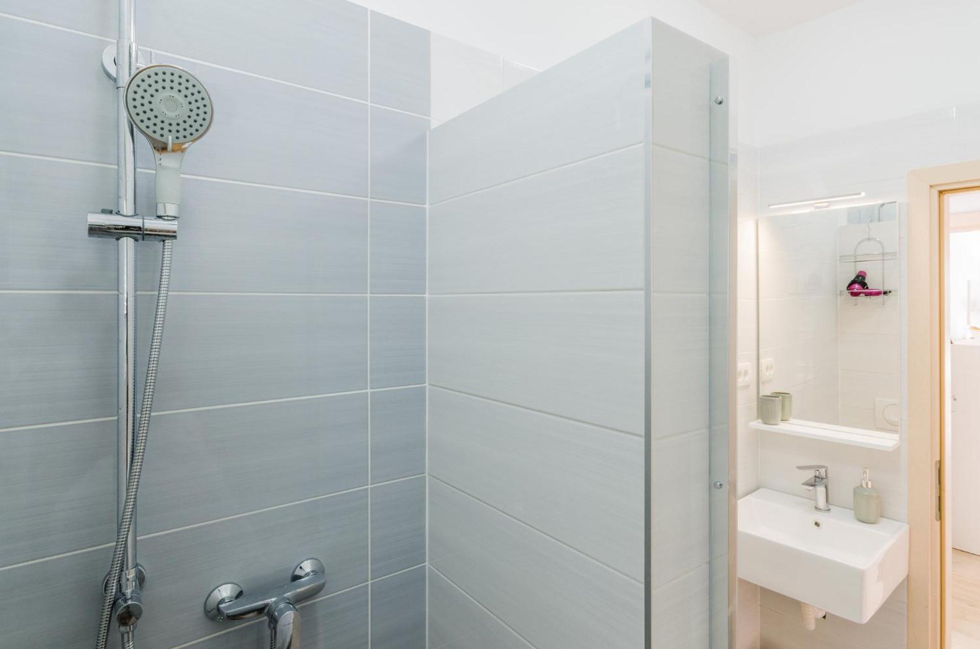 Leng Apartment ดรามัลย์ ภายนอก รูปภาพ