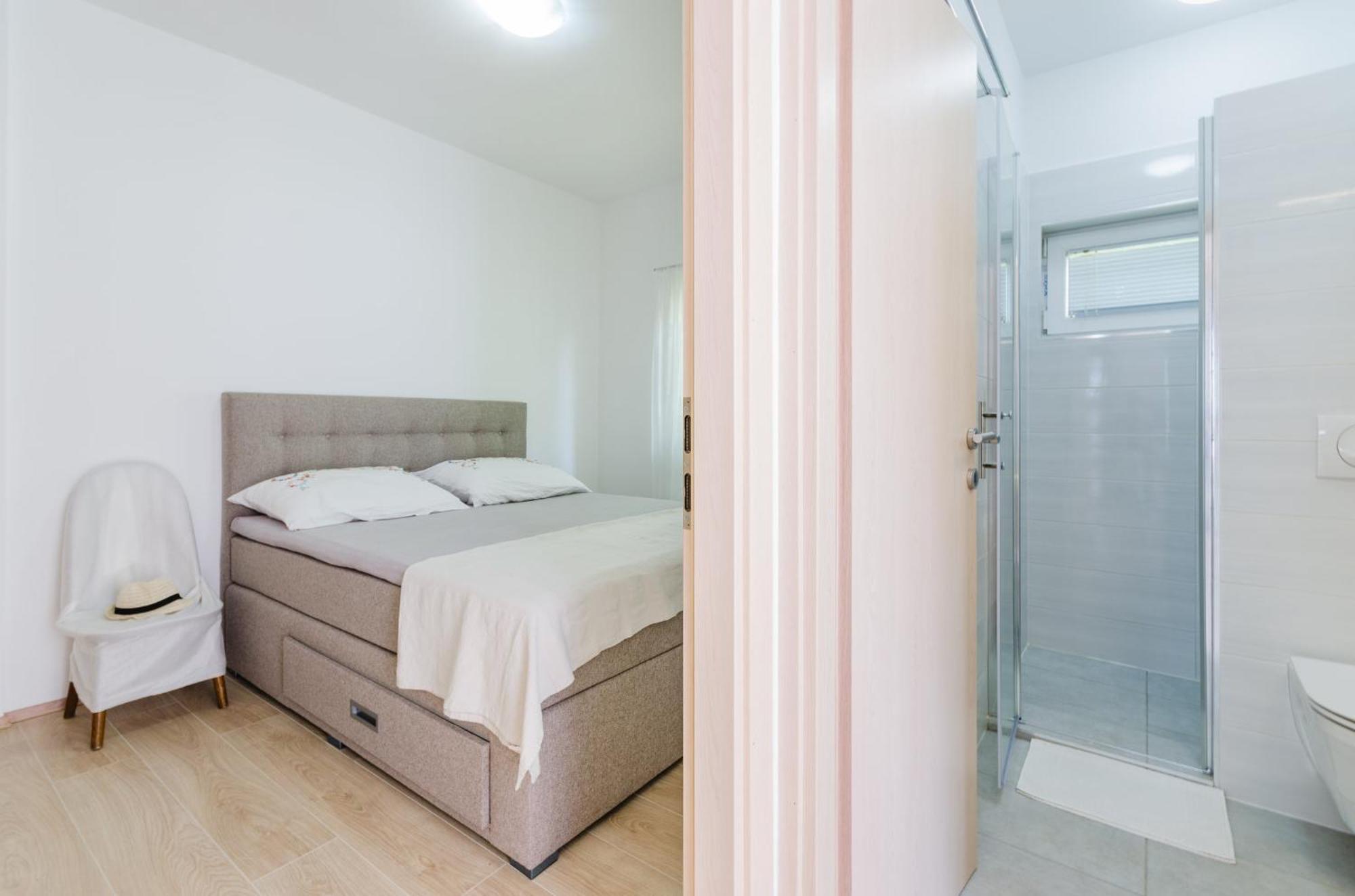 Leng Apartment ดรามัลย์ ภายนอก รูปภาพ